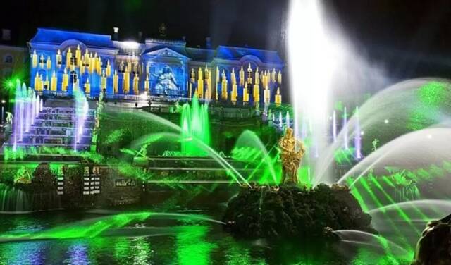 Праздник «Открытие фонтанов» в Петергофе