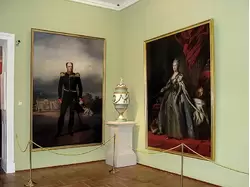 Екатерининский дворец, Портреты членов семьи Романовых