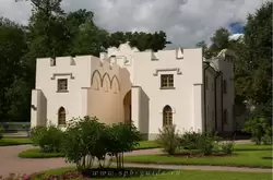 Павильон «Ворота-руина» комплекса «Белая башня»