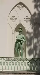 Скульптура рыцаря украшает Белую башню