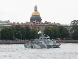 Противодиверсионный катер с бортовым номером 936 (Северный флот) в Санкт-Петербурге на репетиции парада ко Дню ВМФ