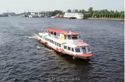 Река Нева, теплоход «Москва»