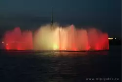 Плавучие фонтаны у стрелки Васильевского острова