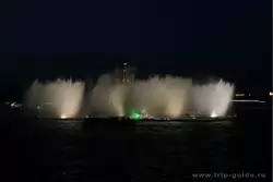 Санкт-Петербург, светомузыкальное лазерное шоу фонтанов
