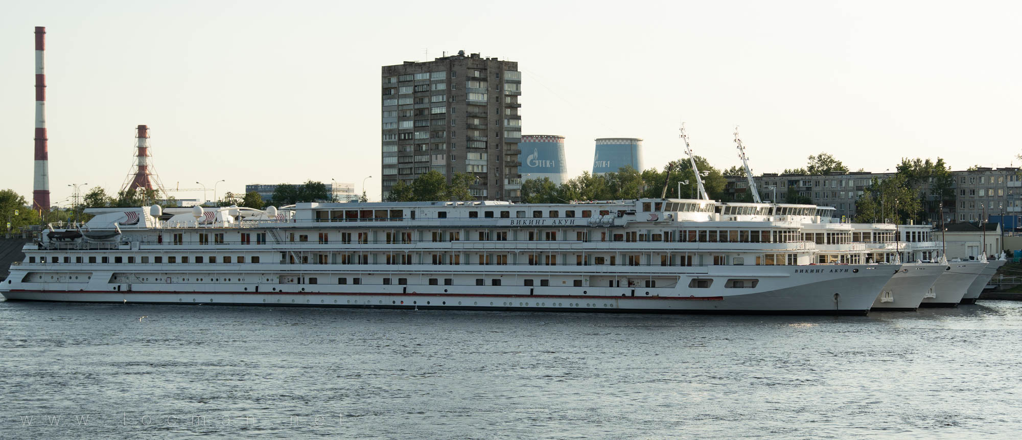 Теплоходы компании Викинг (Viking Cruises) на многолетней стоянке в Санкт-Петербурге Теплоходы компании Викинг (Viking Cruises) на многолетней стоянке в Санкт-Петербурге