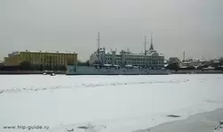 Крейсер «Аврора» во льдах