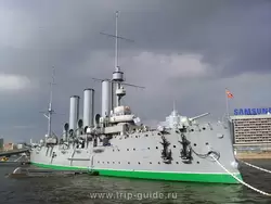 Крейсер «Аврора» на Неве