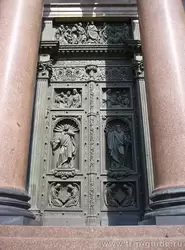 Двери Исаакиевского собора