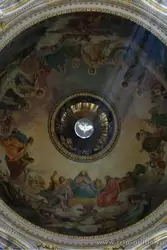 Голубь в куполе Исаакиевского собора