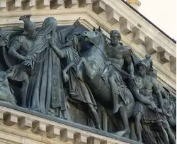 Горельеф «Встреча Исаакия Далматского с императором Валентом» на восточном фронтоне Исаакиевского собора