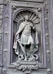 Скульптуры дверей Исаакиевского собора