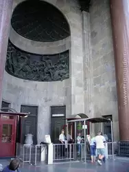Вход на колоннаду для туристов