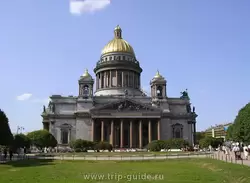 Вид на Исаакиевский собор с площади
