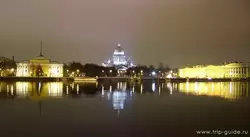 Санкт-Петербург, вид на набережную Невы и Исаакиевский собор