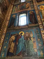 «Исцеление кровоточивой» мозаика по оригиналу А.А. Киселёва (внизу) на северной стене