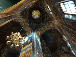 Юго-западный купол, в центре «Иоанн Креститель» мозаика по оригиналу Н.Н. Харламова