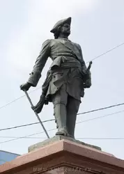 Памятник Петру I в честь 200-летия Полтавской битвы
