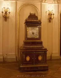 Часы-орган из красного дерева, созданные в Англии Уильямом Уинроу в середине 18 века