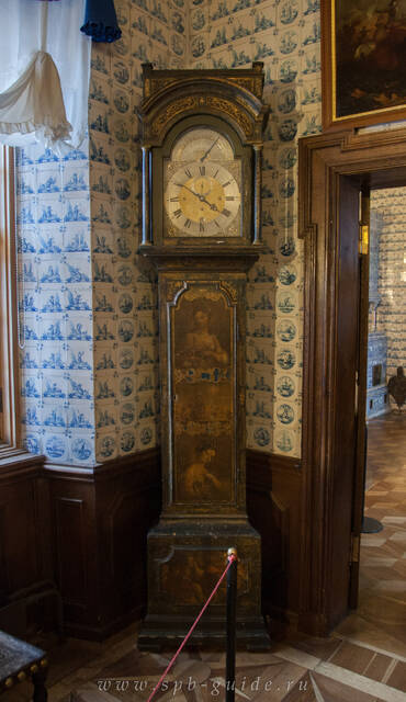 Меншиковский дворец, напольные часы Английского производства 18 века в те времена считались диковиной
