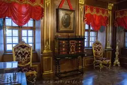 Меншиковский дворец, Ореховый кабинет