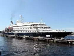 Мега-яхта «SeaDream I» норвежской компании «Sea Dream Yacht Club»