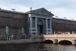 Невские ворота Петропавловской крепости