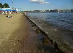 Пляж у Петропавловской крепости