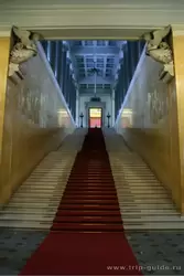 Парадная лестница Нового Эрмитажа