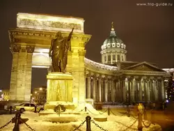 Памятник М.И. Кутузову у Казанского собора в Санкт-Петербурге