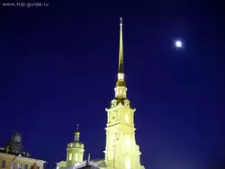 Санкт-Петербург, Петропавловский собор и луна