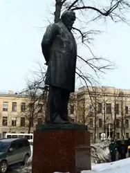 Памятник Боткину у ВМА