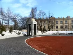 Памятник военным медикам