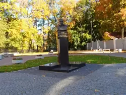 Памятник Герою Советского Союза Жильцову