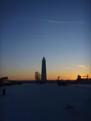 Вид на маяк у Петровского канала
