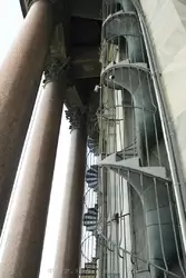 Лестница на колоннаде