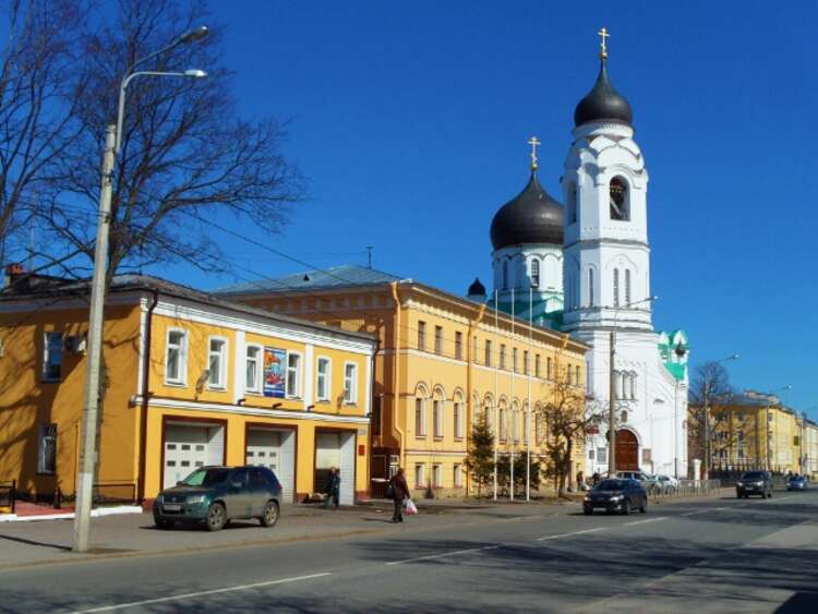 Храм лейб гвардии волынского полка города ораниенбаума ломоносова