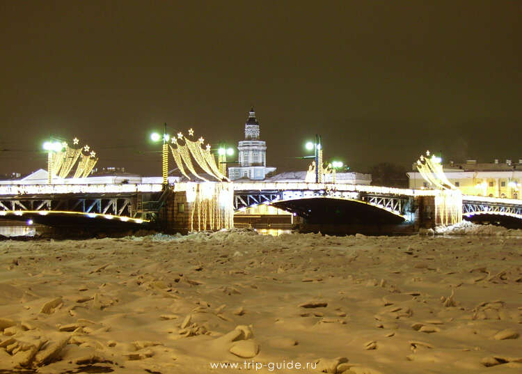 Зимой мосты разводят в санкт. Дворцовый мост Санкт-Петербург зима. Разводной мост в Санкт-Петербурге зима. Дворцовый мост зимой. Разводные мосты в Питере зимой.