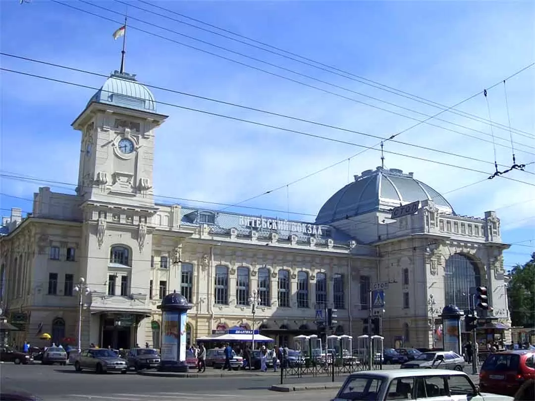 Витебский вокзал в Санкт-Петербурге: ближайшая станция метро, как  добраться, расписание электричек и поездов на сегодня, кафе и магазины рядом