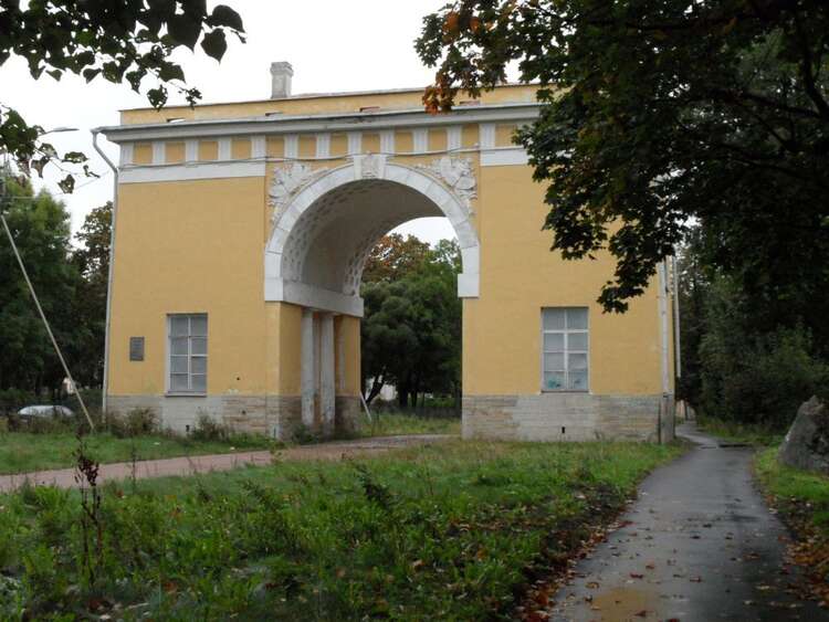 Ломоносовское городское поселение. Городские ворота Ломоносов. Городские ворота Ораниенбаума — Ломоносов Краснофлотское шоссе. Ораниенбаум арка. Арка в Ломоносове.