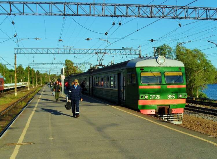 Электричка приозерск санкт петербург. Приозерск электричка. Санкт-Петербург кузнечное электричка. Приозерск-Санкт-Петербург станции.