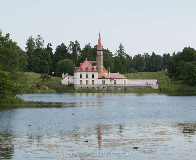 Приоратский дворец в гатчине фото