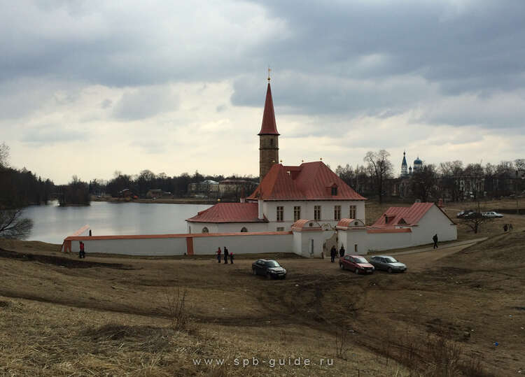 Приоратский дворец в гатчине фото