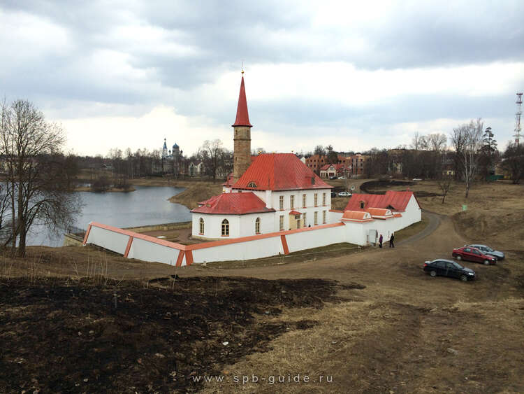 Приоратский дворец в гатчине фото