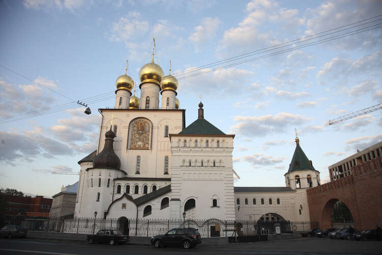 Торгово ремесленная часть города расположенная за крепостной стеной где жили купцы