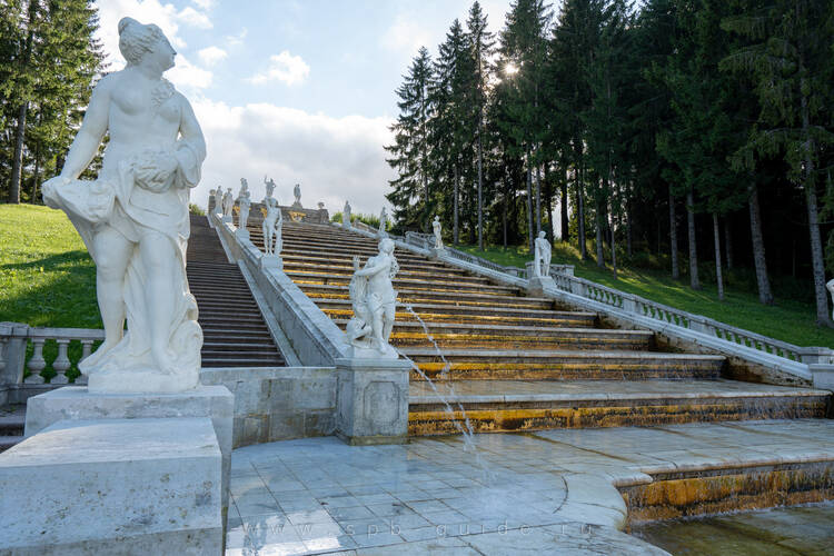 Каскад золотая гора в петергофе фото