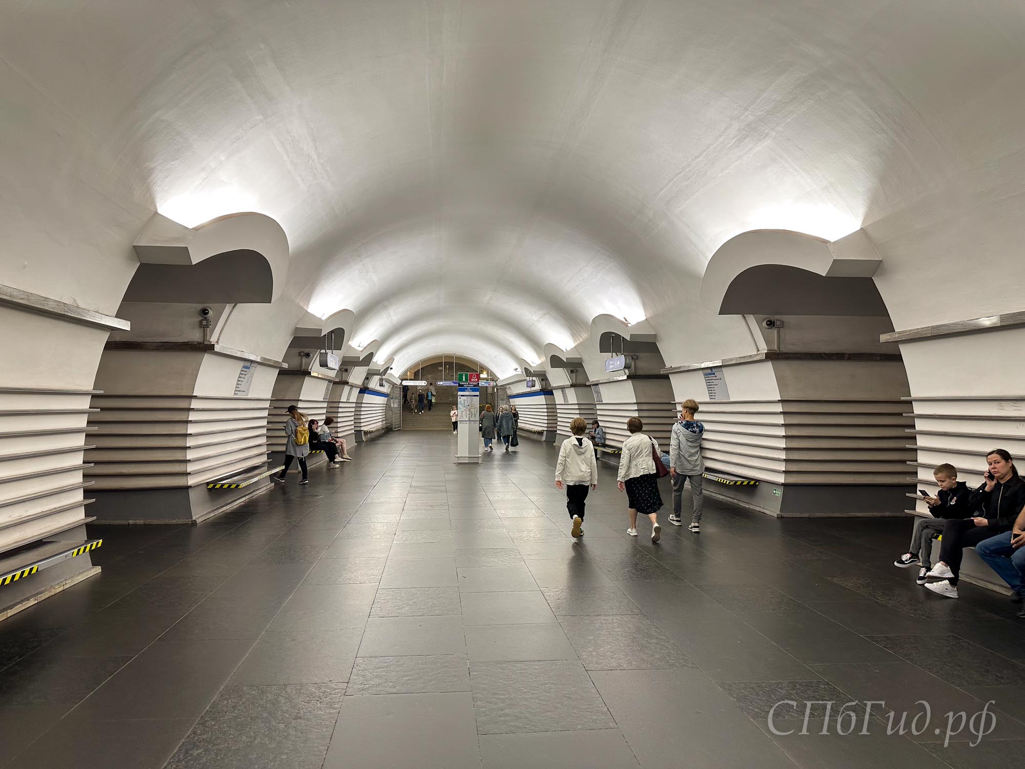 Экскурсия по метро Санкт-Петербурга