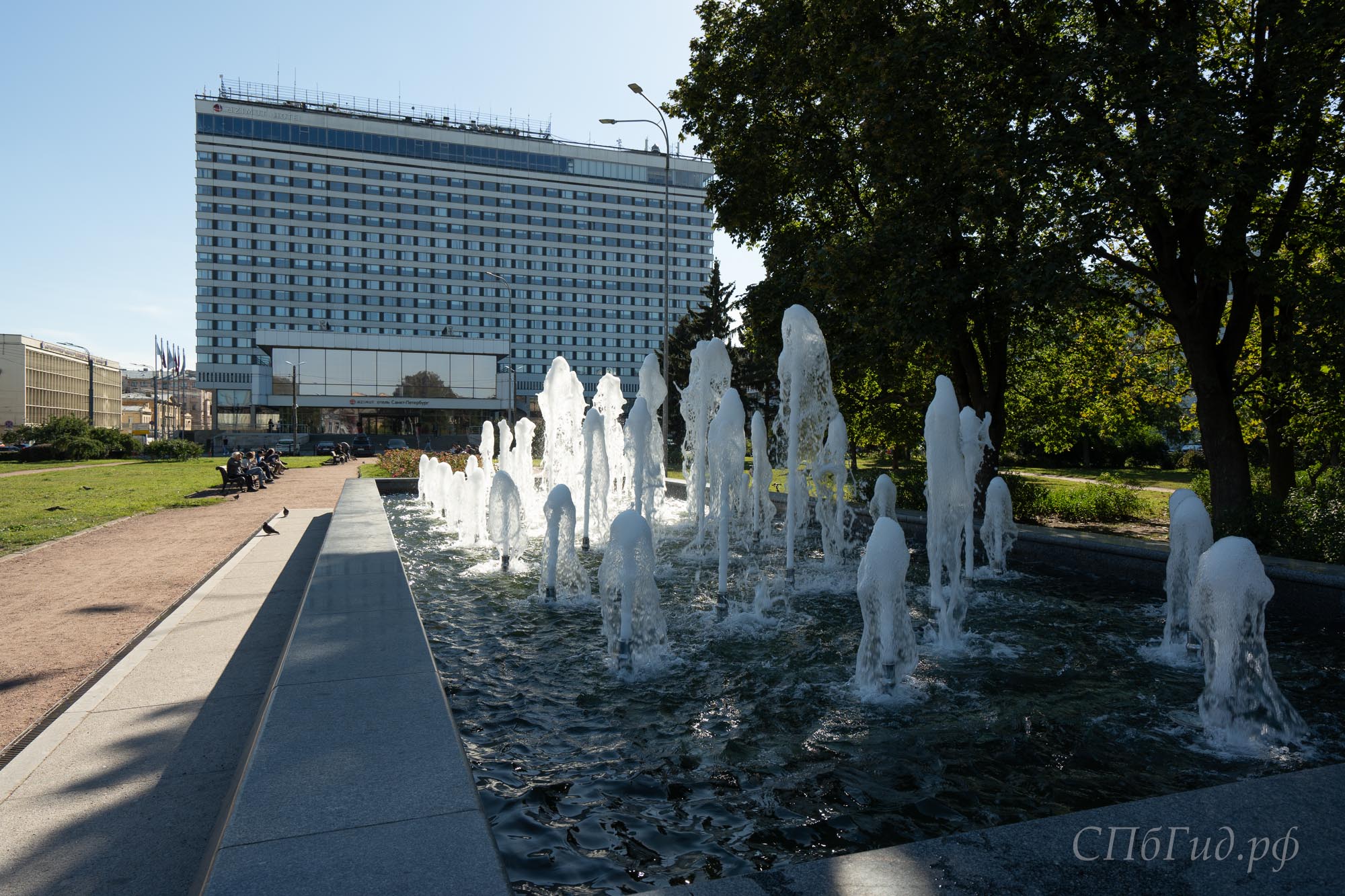 Гостиница «Азимут» в Санкт-Петербурге (бывшая «Советская»)