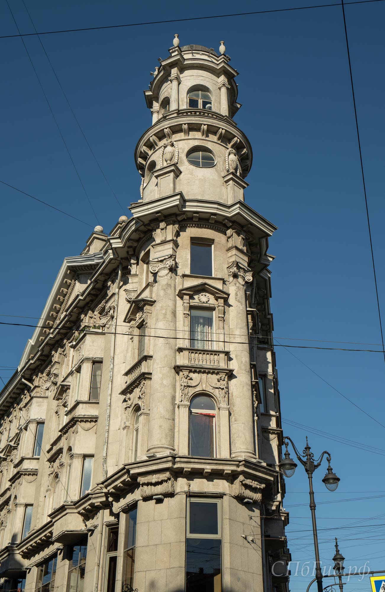 Площадь Пять углов в Санкт-Петербурге