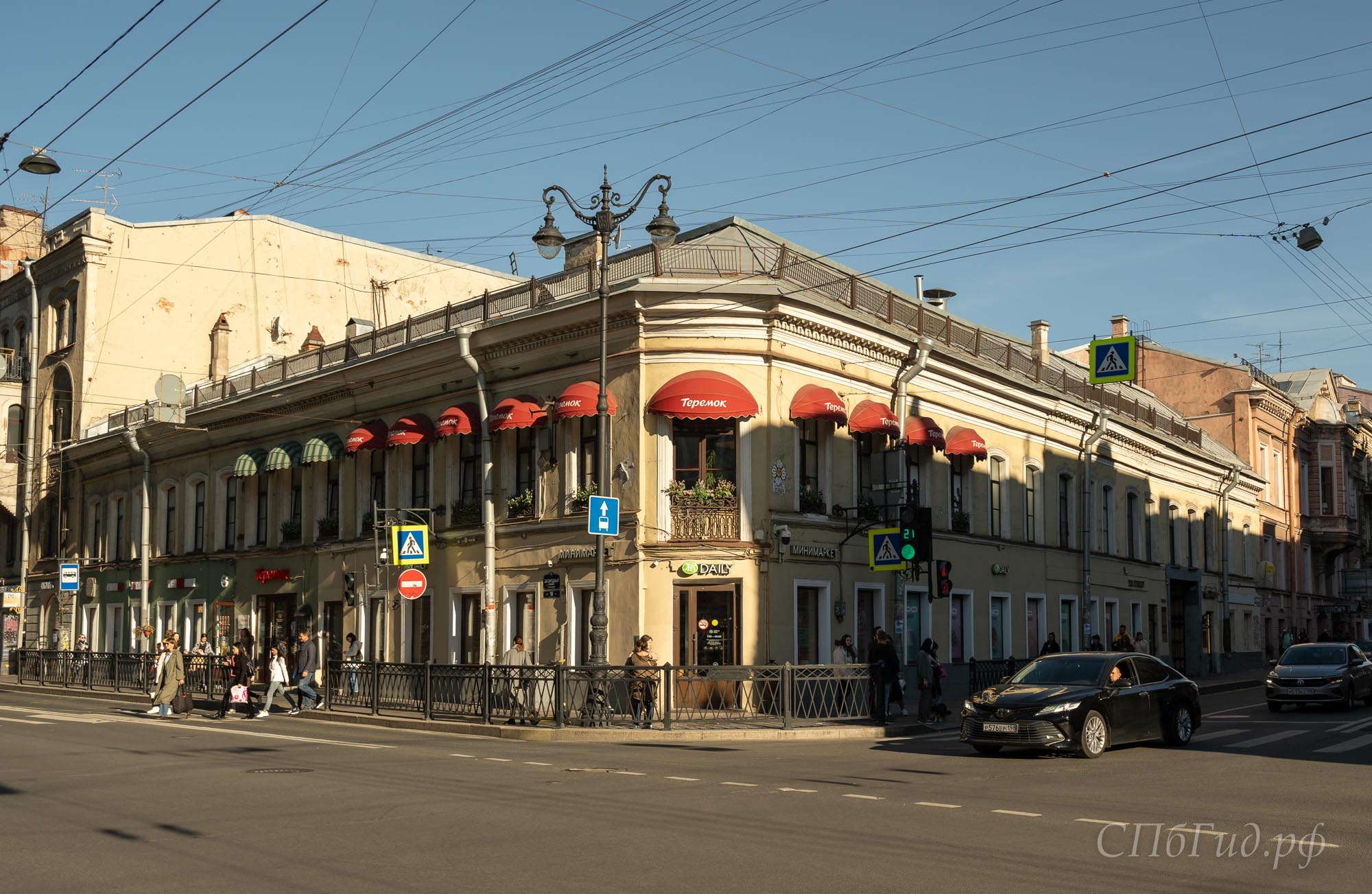 Площадь Пять углов в Санкт-Петербурге