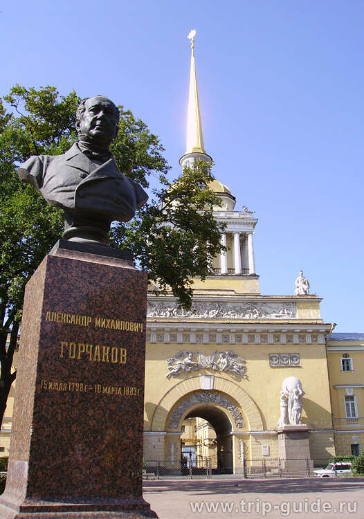 Памятник пржевальскому в санкт петербурге напротив адмиралтейства